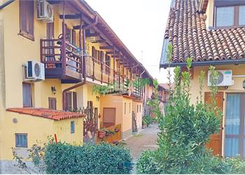 3 LOCALI NEL BORGO
