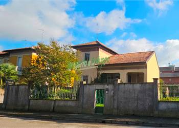 Villa In Vendita a Abbiategrasso