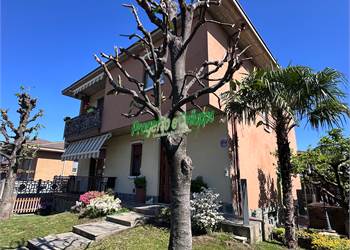 VILLA SINGOLA - IDEALE PER 2 NUCLEI FAMIGLIARI