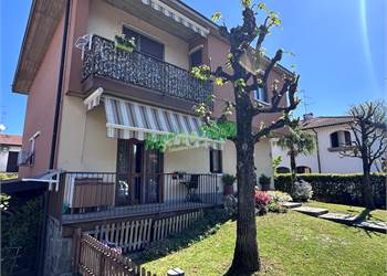 Villa singola indipendente con ampio giardino 