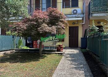 Villa In Vendita a Robecco sul Naviglio