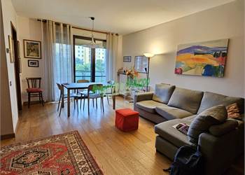 Quadrilocale con box quartiere  Baggio a  Milano