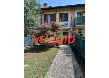 Villa In Vendita a Robecco sul Naviglio