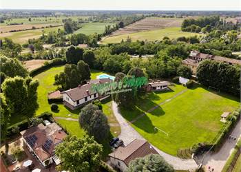 Villa In Vendita a Abbiategrasso