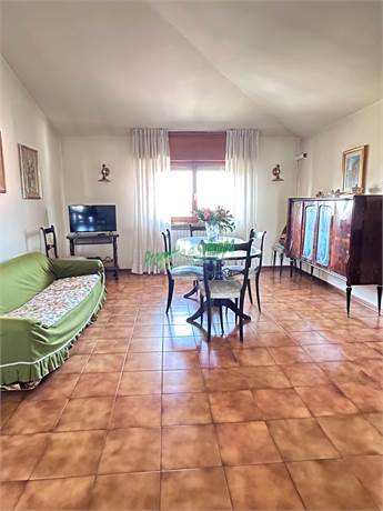 unità 1 salone/cucina piano primo