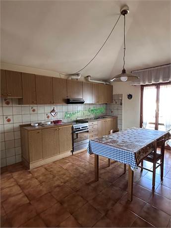 unità 1 salone/cucina piano primo