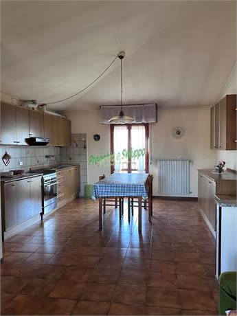 unità 1 salone/cucina piano primo